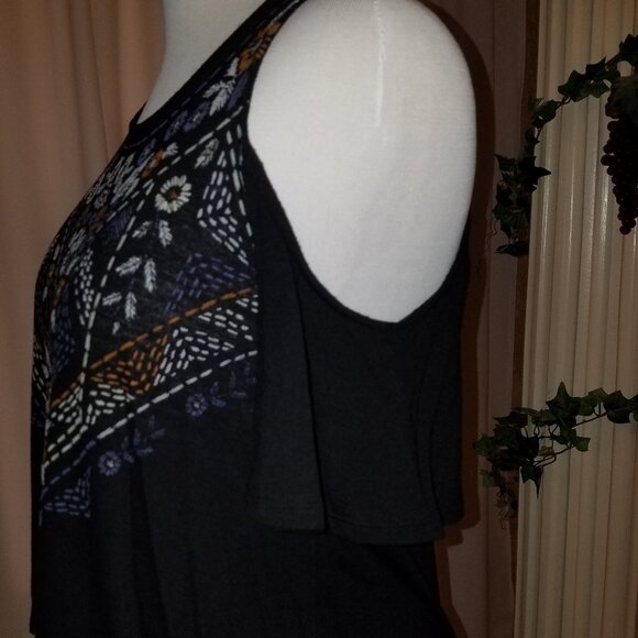 Mudd black cold shoulder top w floral design M - Picture 3 of 4